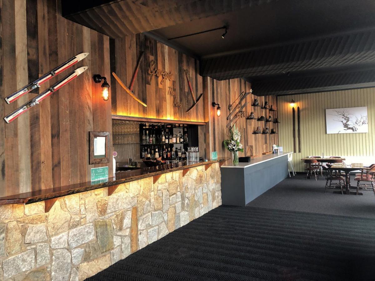 Falls Creek Hotel Екстер'єр фото