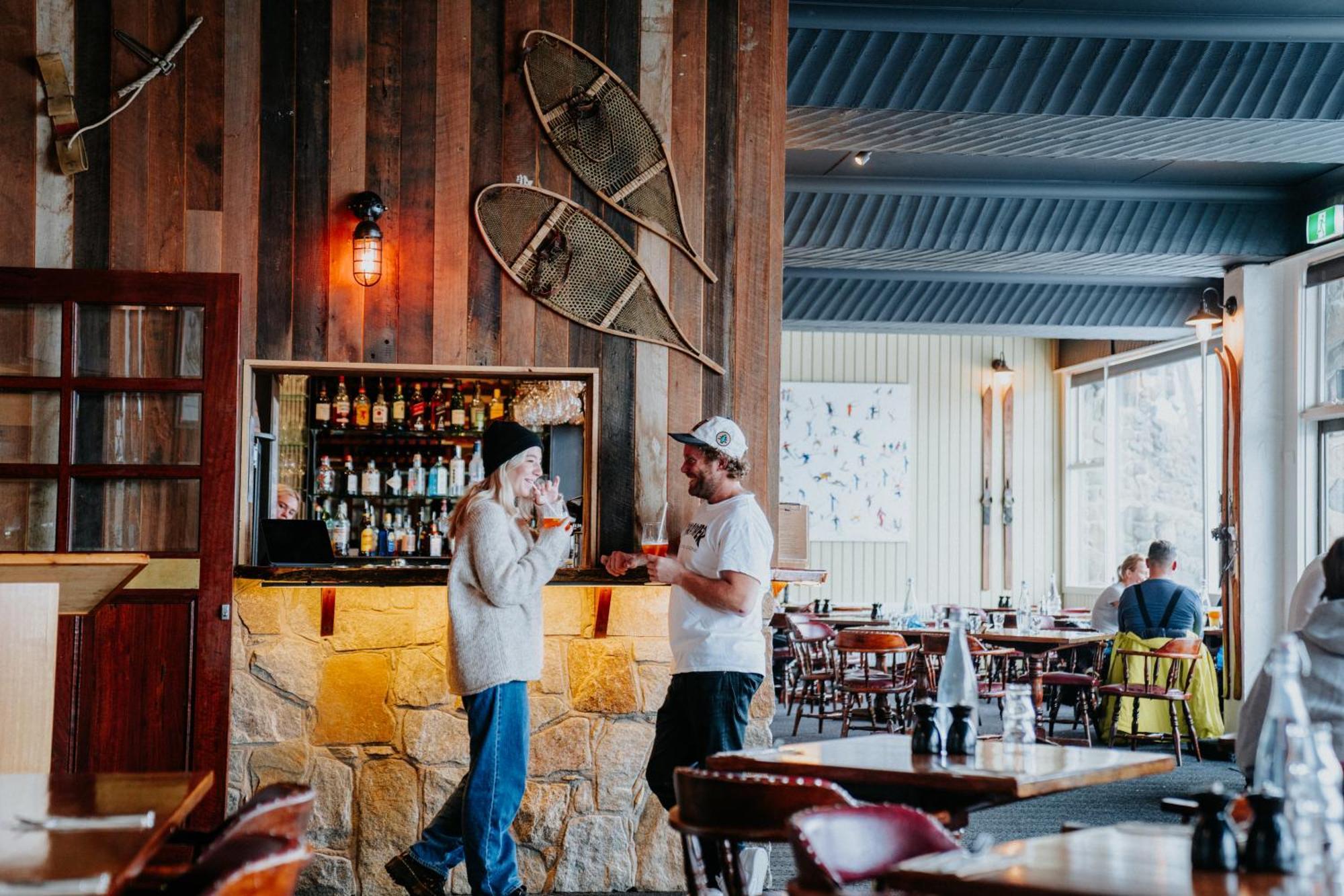 Falls Creek Hotel Екстер'єр фото