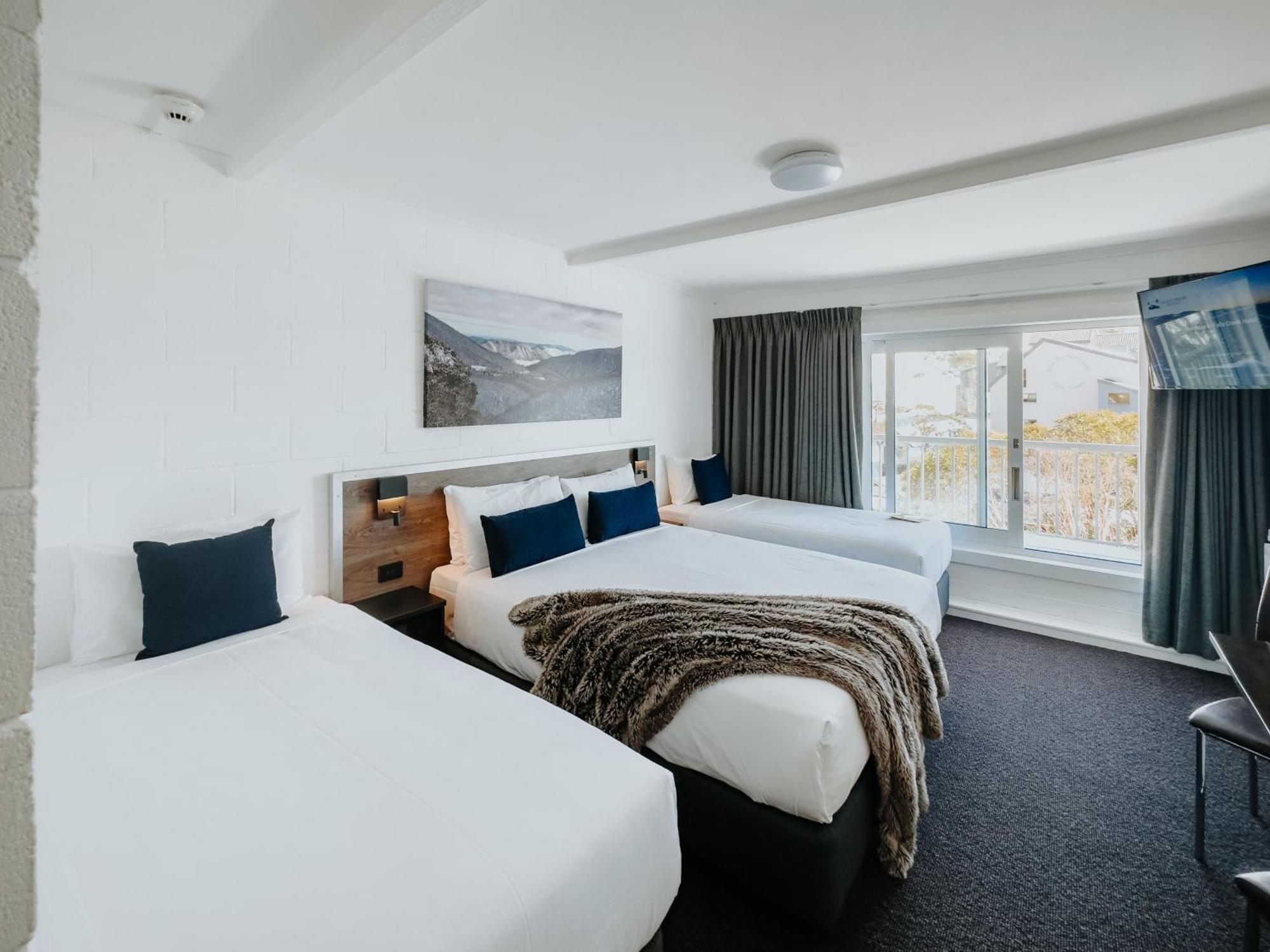 Falls Creek Hotel Екстер'єр фото
