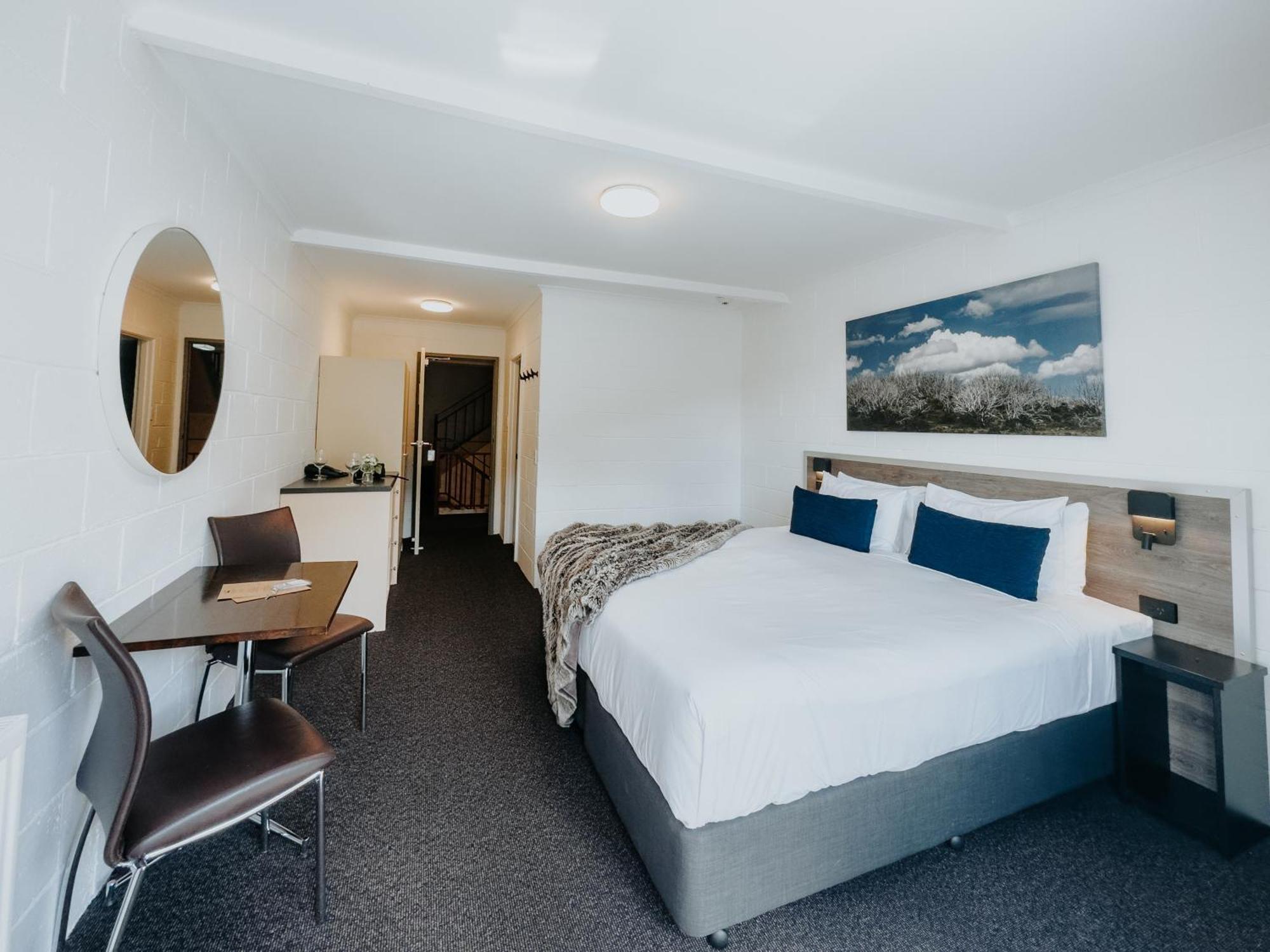Falls Creek Hotel Екстер'єр фото