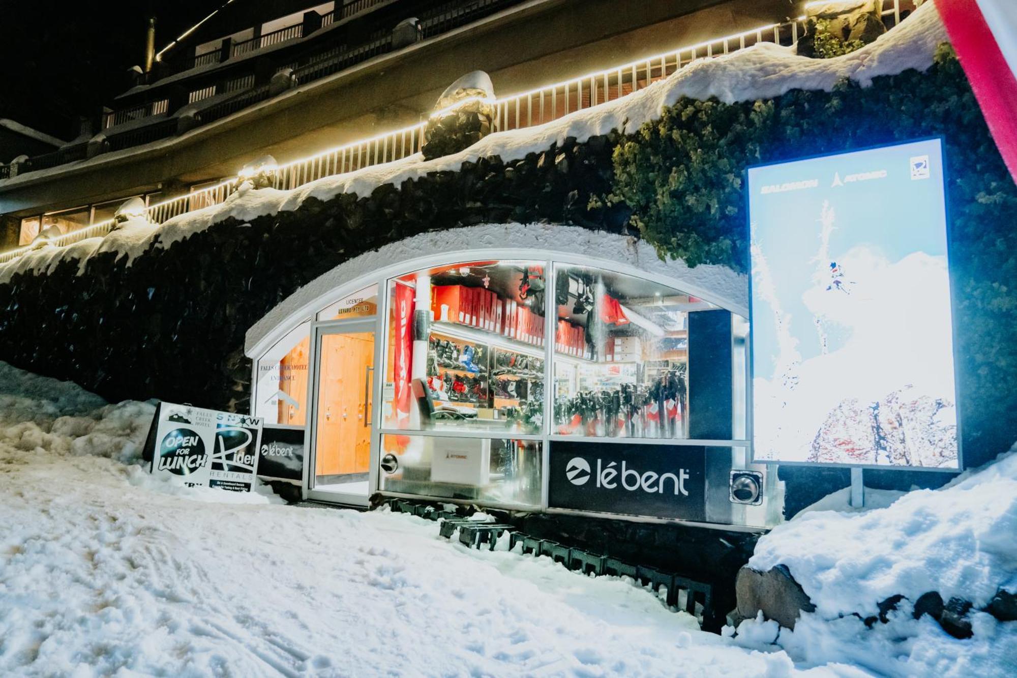 Falls Creek Hotel Екстер'єр фото