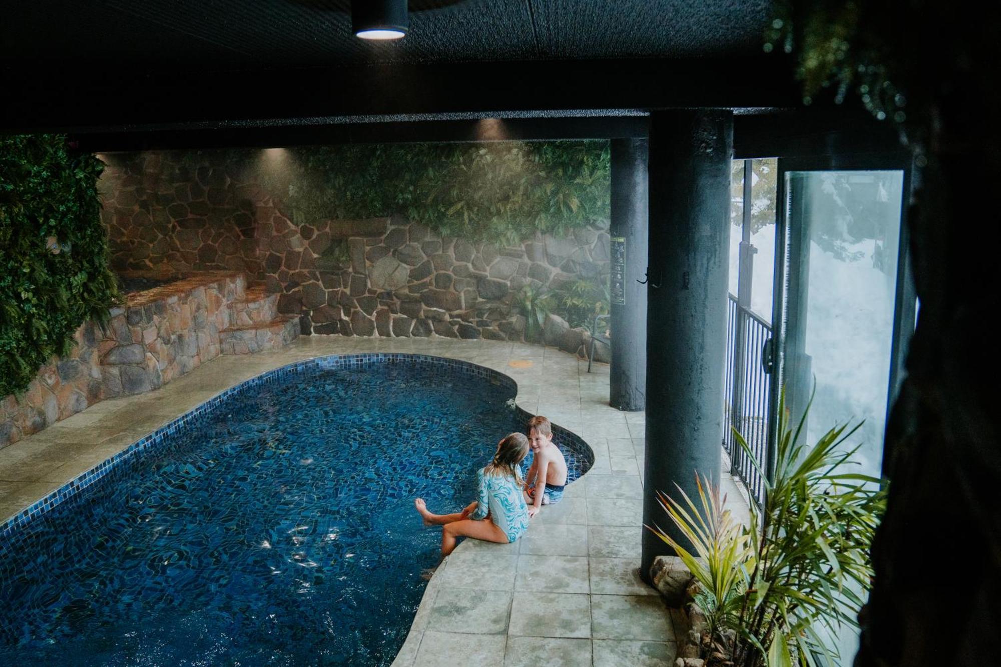 Falls Creek Hotel Екстер'єр фото