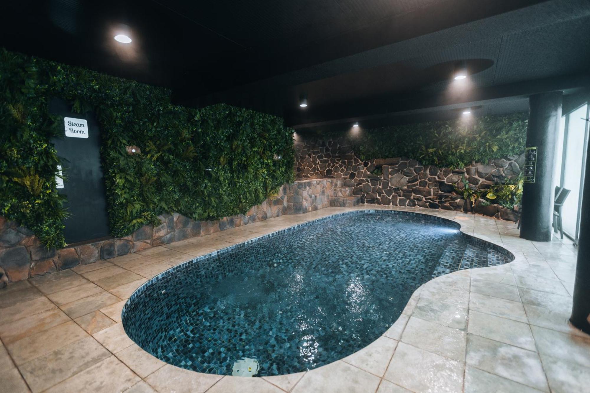 Falls Creek Hotel Екстер'єр фото