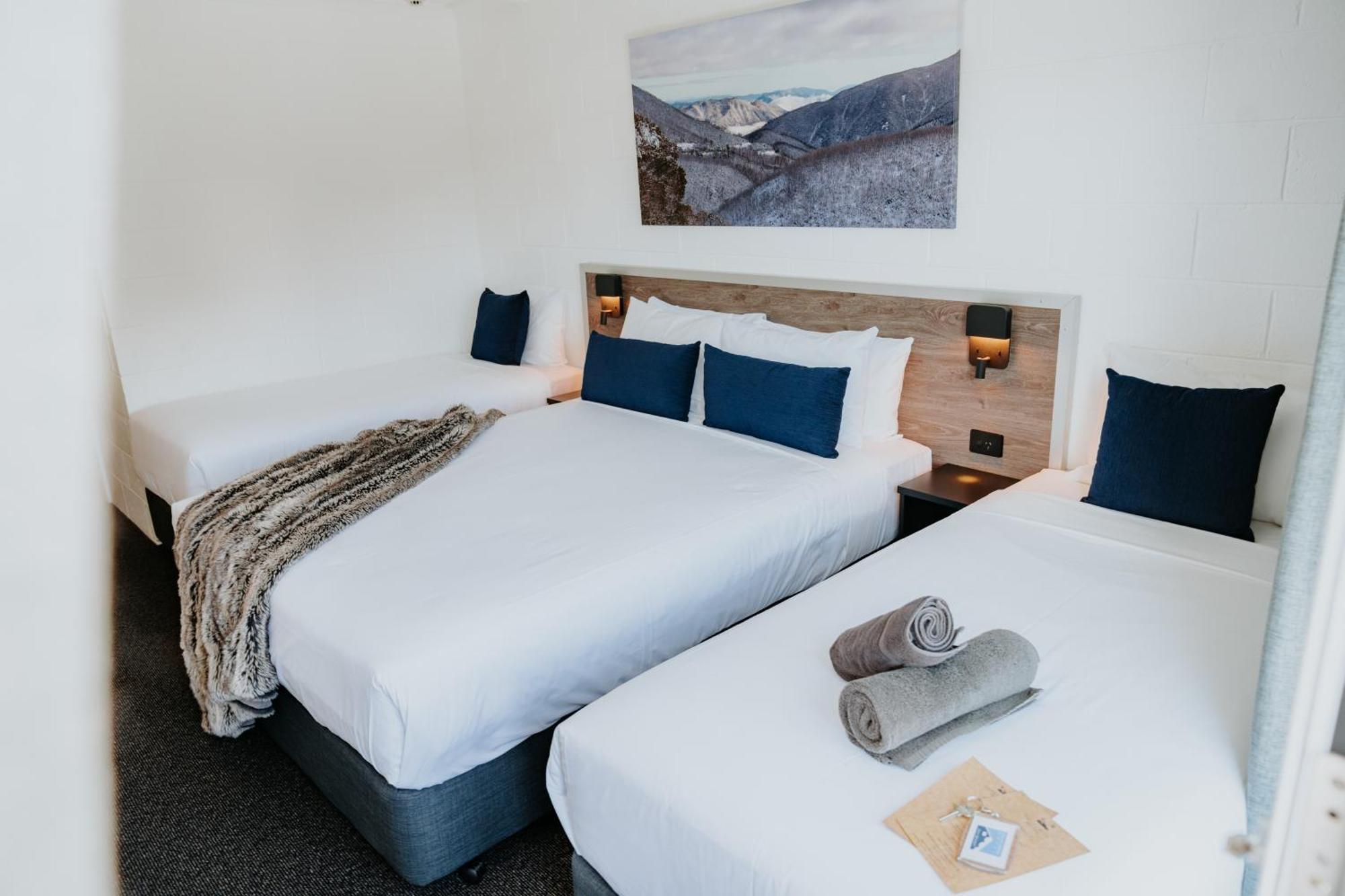 Falls Creek Hotel Екстер'єр фото