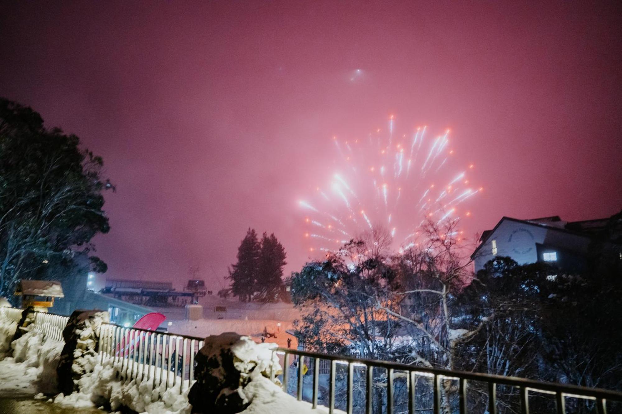 Falls Creek Hotel Екстер'єр фото