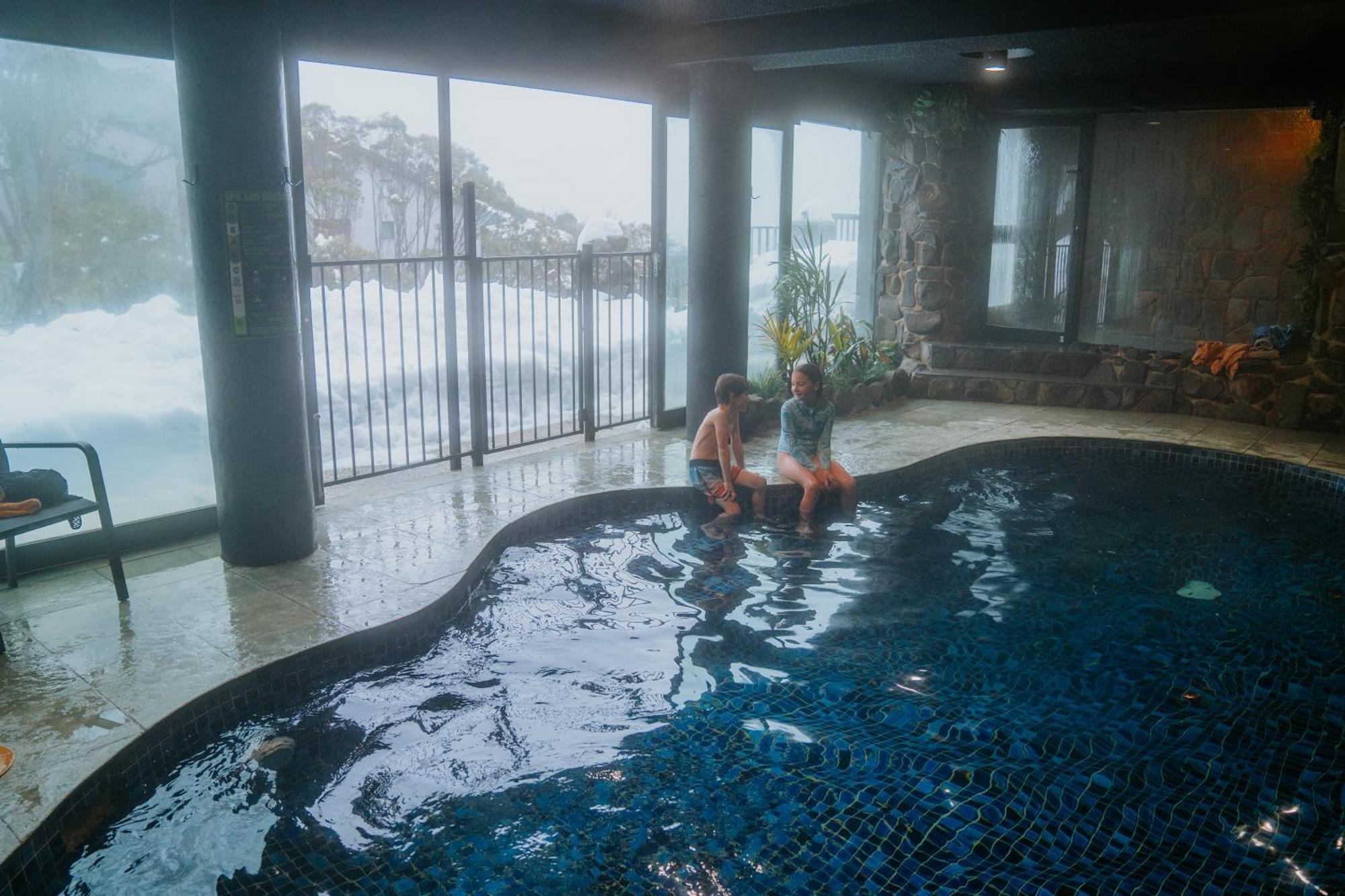 Falls Creek Hotel Екстер'єр фото