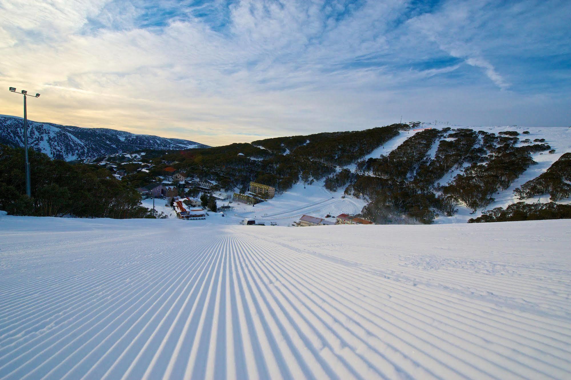 Falls Creek Hotel Екстер'єр фото