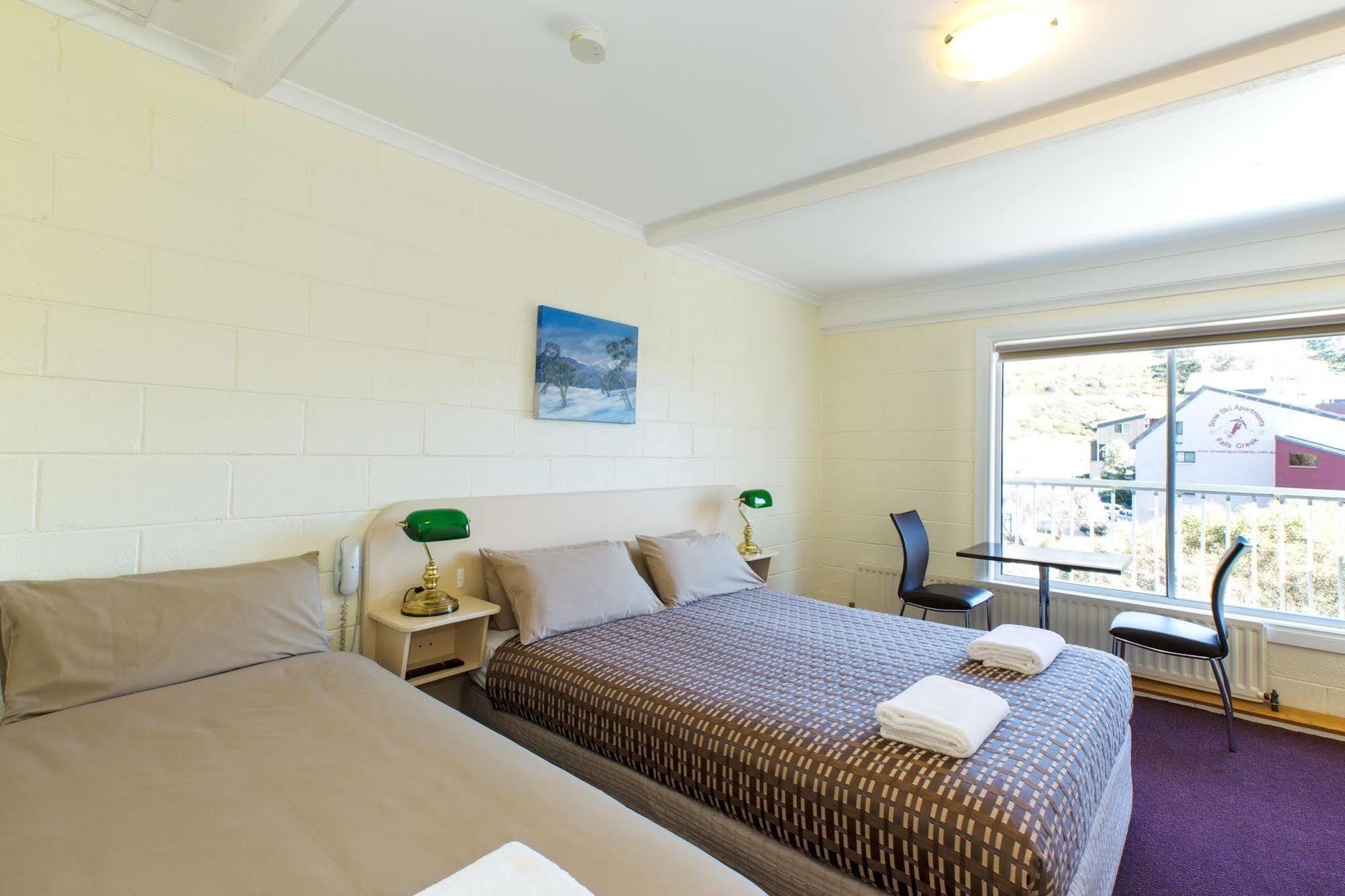 Falls Creek Hotel Екстер'єр фото