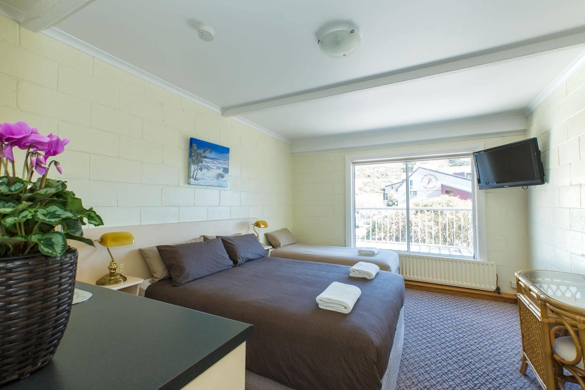 Falls Creek Hotel Екстер'єр фото