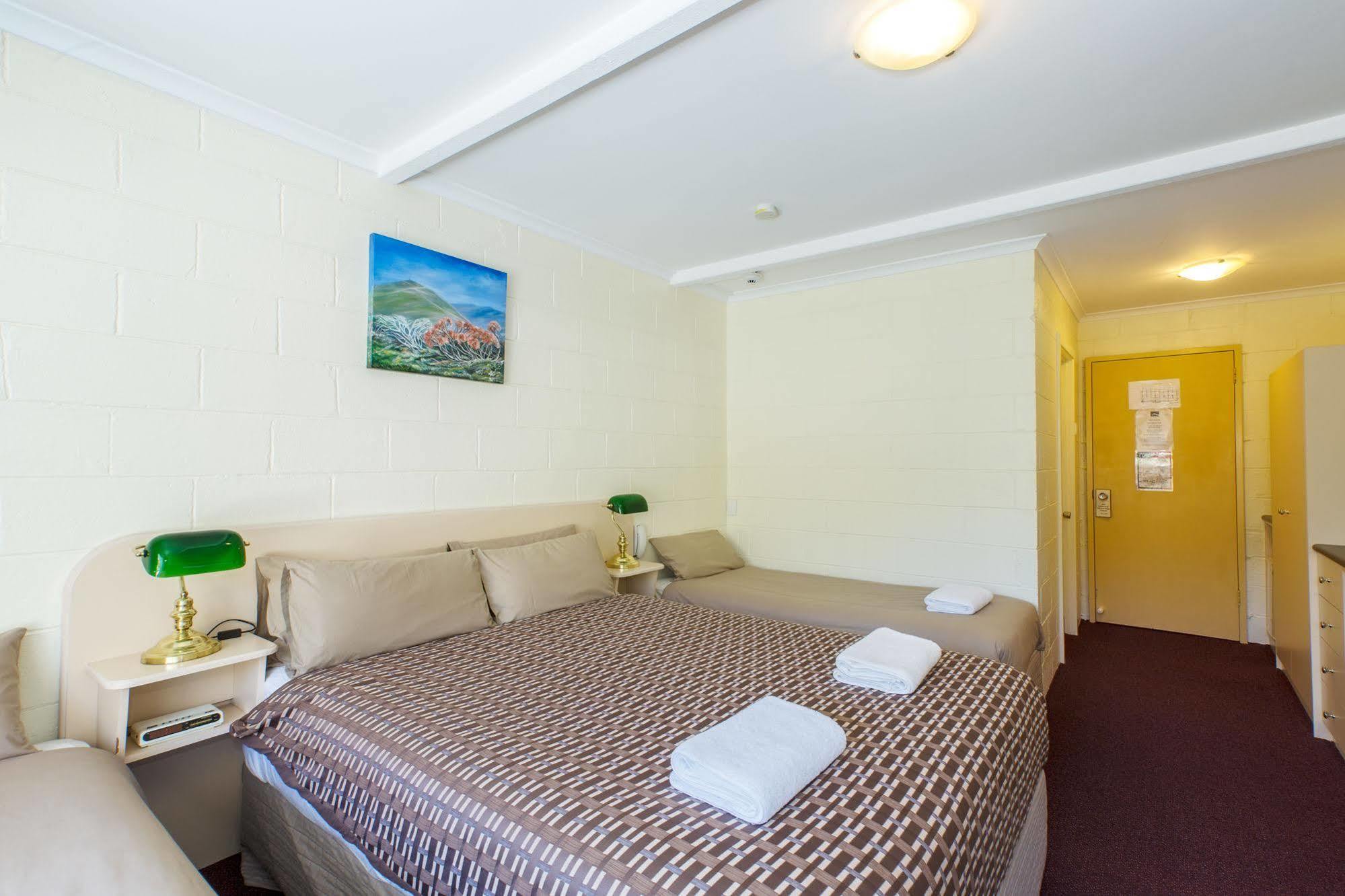 Falls Creek Hotel Екстер'єр фото