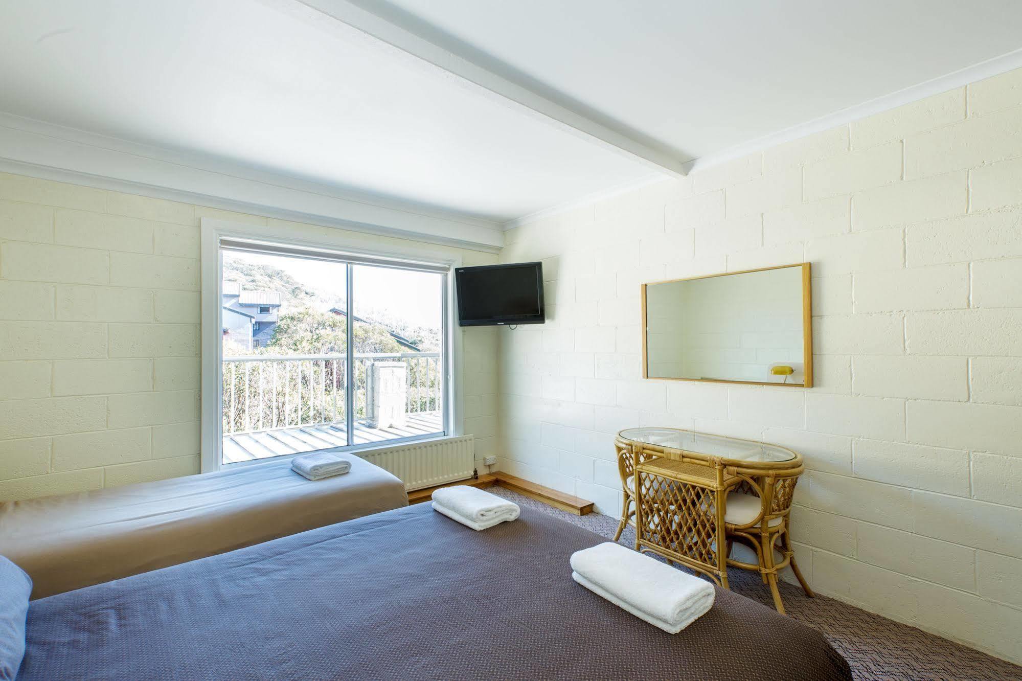 Falls Creek Hotel Екстер'єр фото